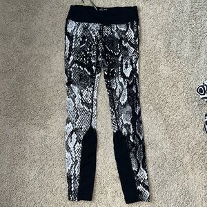 Nike Dryfit Snakeskin Women’s Running Leggings Rare